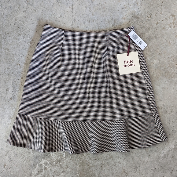 Aritzia Dresses & Skirts - Aritzia Little Moon Campari Skirt